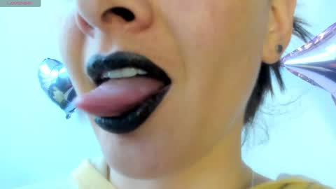 Snapshot of _antomouth_paradise chatting on May 27, 7:00 pm antonia online show from May 27, 7:00 pm