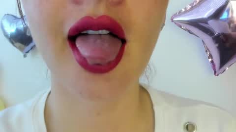 Snapshot of _antomouth_paradise chatting on June 11, 4:27 pm antonia online show from June 11, 4:27 pm