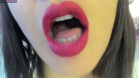 Snapshot of _antomouth_paradise chatting on June 13, 4:49 pm antonia online show from June 13, 4:49 pm