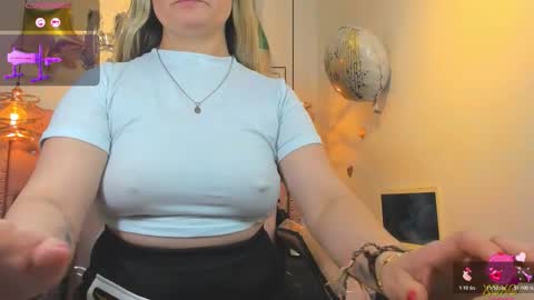 Snapshot of _antonella_11 chatting on November 25, 10:54 pm _antonella_11 online show from November 25, 10:54 pm