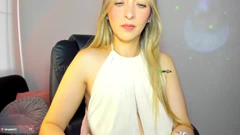 Snapshot of _anttonia_ chatting on June 19, 9:40 pm _anttonia_ online show from June 19, 9:40 pm