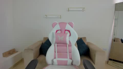    online show from November 4, 1:32 pm