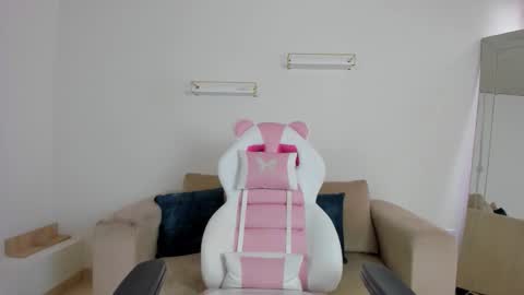    online show from November 26, 12:17 pm