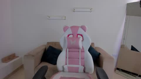    online show from December 1, 4:12 pm