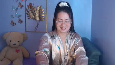 Snapshot of _arah chatting on February 11, 1:32 am arah online show from February 11, 1:32 am