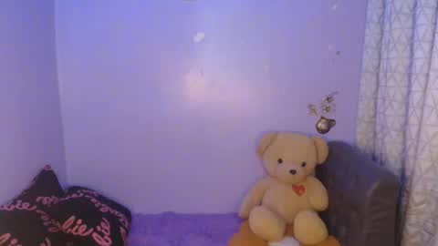 Snapshot of _arah chatting on February 12, 10:43 am arah online show from February 12, 10:43 am