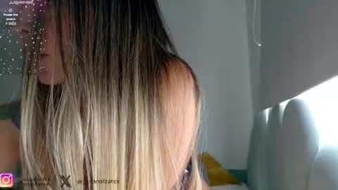 Snapshot of _arianalzate_ chatting on June 30, 3:35 pm 60 online show from June 30, 3:35 pm