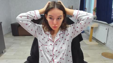 Snapshot of _arina_cox__ chatting on December 2, 5:26 am Arina online show from December 2, 5:26 am