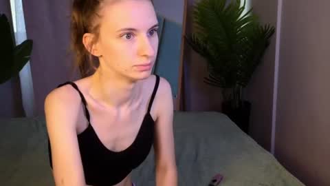 Snapshot of _ash_leyy_ chatting on July 22, 1:30 am _ash_leyy_ online show from July 22, 1:30 am