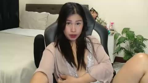 Snapshot of _ashley27 chatting on February 10, 12:15 am Angie online show from February 10, 12:15 am