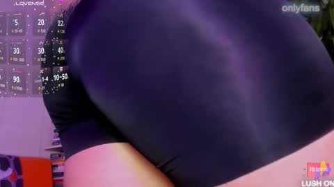 Snapshot of _asscutebig_ chatting on October 6, 6:33 am fer online show from October 6, 6:33 am