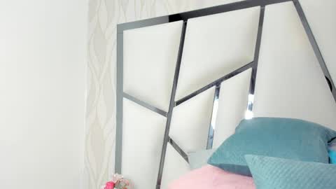 Aura online show from February 21, 3:18 am