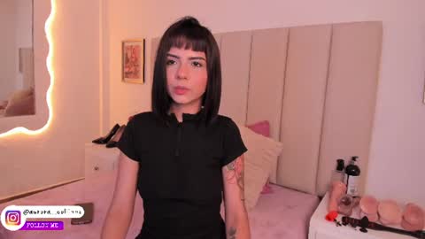 _aurora_collins_ online show from June 25, 1:04 pm