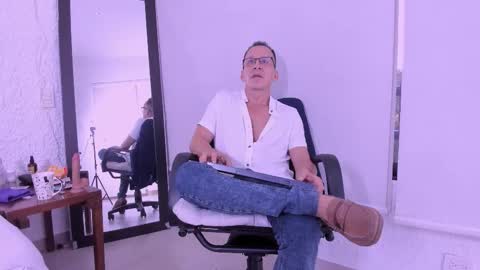 _axelking_ online show from February 6, 11:35 am