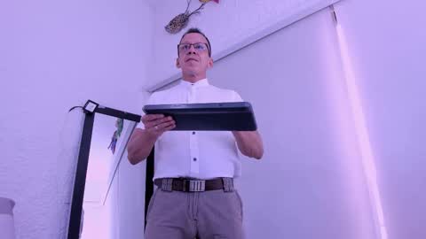 _axelking_ online show from March 3, 11:49 am