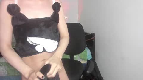 Snapshot of _baby_vi chatting on October 30, 2:35 am _baby_vi online show from October 30, 2:35 am