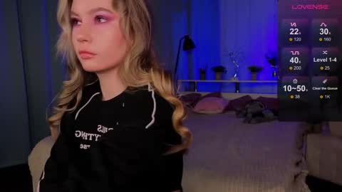 Snapshot of _bellaclark chatting on November 27, 2:30 pm Bella online show from November 27, 2:30 pm