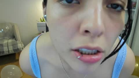 Snapshot of _bellaevans_ chatting on May 18, 4:51 am Bella Evans online show from May 18, 4:51 am
