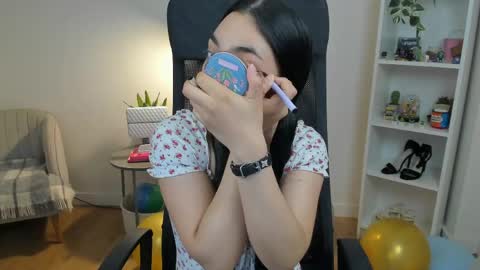 Snapshot of _bellaevans_ chatting on May 22, 5:03 am Bella Evans online show from May 22, 5:03 am