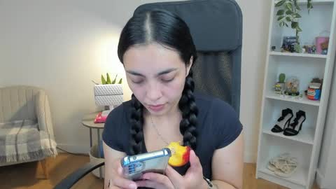 Snapshot of _bellaevans_ chatting on May 25, 4:51 am Bella Evans online show from May 25, 4:51 am