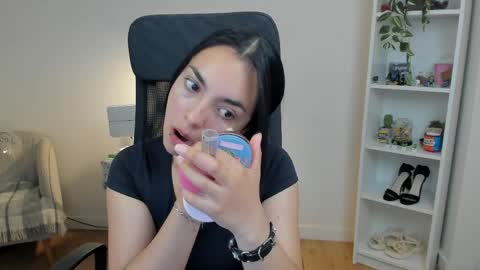 Snapshot of _bellaevans_ chatting on May 29, 4:32 am Bella Evans online show from May 29, 4:32 am
