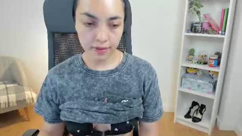 Snapshot of _bellaevans_ chatting on June 15, 4:47 am Bella Evans online show from June 15, 4:47 am