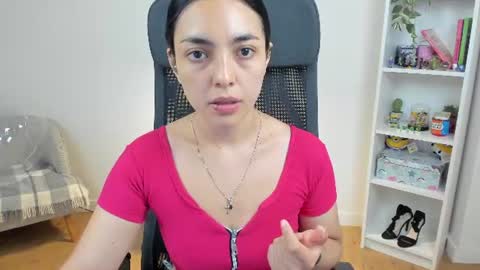 Snapshot of _bellaevans_ chatting on June 16, 4:48 am Bella Evans online show from June 16, 4:48 am