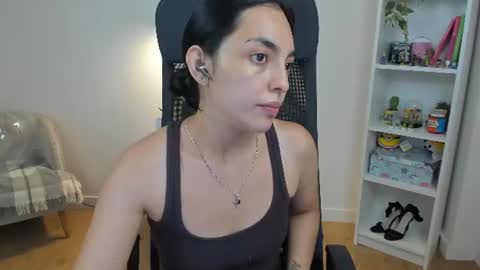 Snapshot of _bellaevans_ chatting on June 23, 4:32 am Bella Evans online show from June 23, 4:32 am
