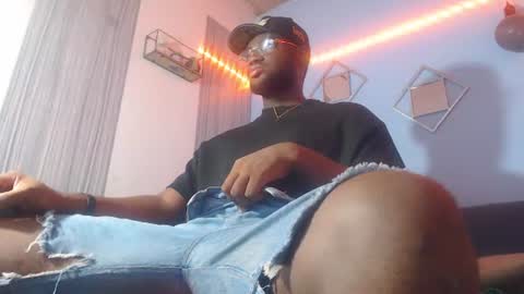 Snapshot of _black_stallion chatting on August 3, 12:10 pm Andrew online show from August 3, 12:10 pm
