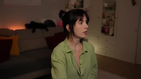 Lili online show from June 28, 6:25 pm