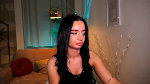 Pearl online show from March 14, 6:13 pm