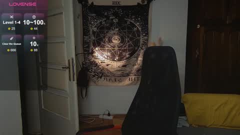 Laura online show from December 9, 3:44 pm