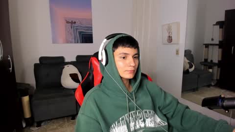 Snapshot of _blakee chatting on December 19, 6:12 am B L A K E online show from December 19, 6:12 am