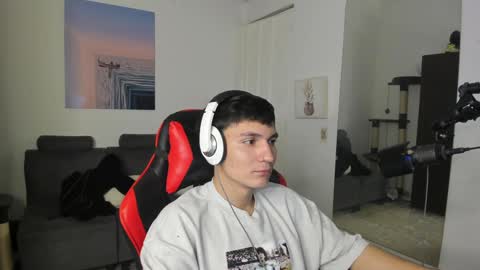 Snapshot of _blakee chatting on December 23, 7:06 am B L A K E online show from December 23, 7:06 am