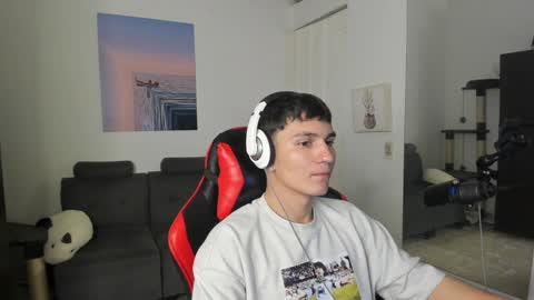 Snapshot of _blakee chatting on December 24, 7:17 am B L A K E online show from December 24, 7:17 am