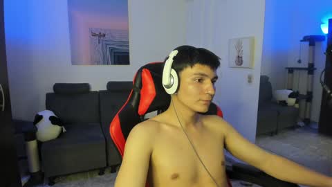 Snapshot of _blakee chatting on December 28, 7:00 am B L A K E online show from December 28, 7:00 am