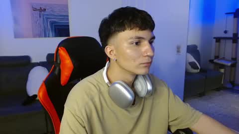 Snapshot of _blakee chatting on February 13, 7:03 am B L A K E online show from February 13, 7:03 am