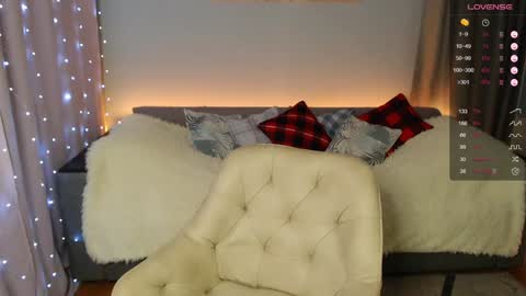 Snapshot of _blonde_barbie_ chatting on December 4, 7:45 pm Elizabeth online show from December 4, 7:45 pm