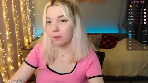 Snapshot of _blonde_barbie_ chatting on December 22, 6:37 pm Elizabeth online show from December 22, 6:37 pm