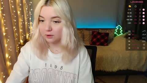 Snapshot of _blonde_barbie_ chatting on December 26, 12:25 am Elizabeth online show from December 26, 12:25 am