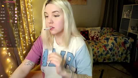 Snapshot of _blonde_barbie_ chatting on January 17, 10:11 am Elizabeth online show from January 17, 10:11 am