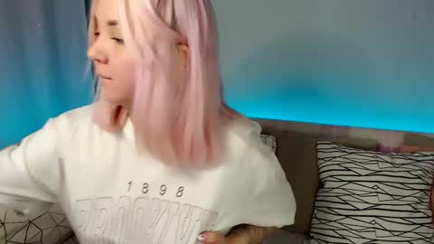 Snapshot of _blonde_barbie_ chatting on February 20, 6:39 am Elizabeth online show from February 20, 6:39 am