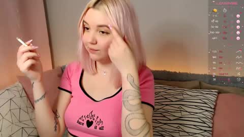 Snapshot of _blonde_barbie_ chatting on February 23, 7:22 am Elizabeth online show from February 23, 7:22 am