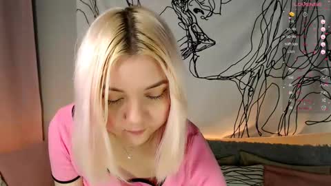 Snapshot of _blonde_barbie_ chatting on March 2, 6:51 pm Elizabeth online show from March 2, 6:51 pm