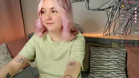 Snapshot of _blonde_barbie_ chatting on March 5, 6:45 pm Elizabeth online show from March 5, 6:45 pm