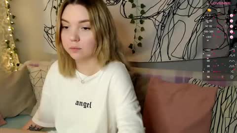 Snapshot of _blonde_barbie_ chatting on October 10, 2:21 am Elizabeth online show from October 10, 2:21 am