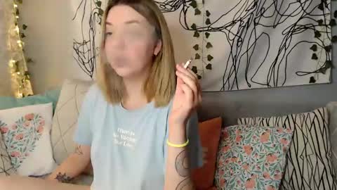 Snapshot of _blonde_barbie_ chatting on October 13, 8:47 am Elizabeth online show from October 13, 8:47 am