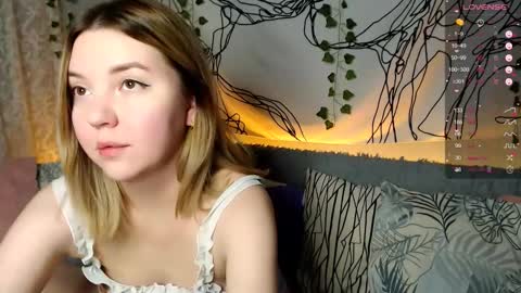 Snapshot of _blonde_barbie_ chatting on October 23, 8:29 pm Elizabeth online show from October 23, 8:29 pm