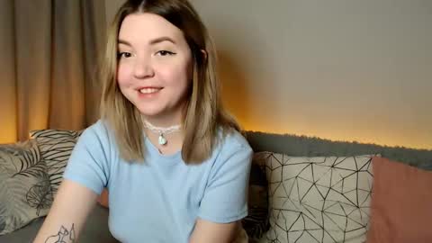 Snapshot of _blonde_barbie_ chatting on November 22, 7:57 pm Elizabeth online show from November 22, 7:57 pm