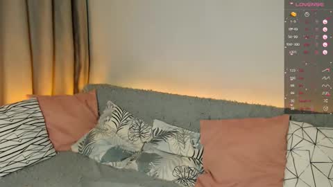 Snapshot of _blonde_barbie_ chatting on November 25, 11:05 pm Elizabeth online show from November 25, 11:05 pm